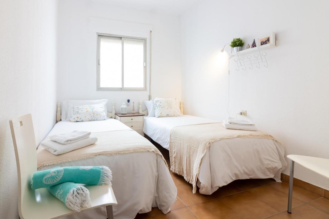 Sea & Wave Pedregalejo Beach Apartment Малага Екстериор снимка
